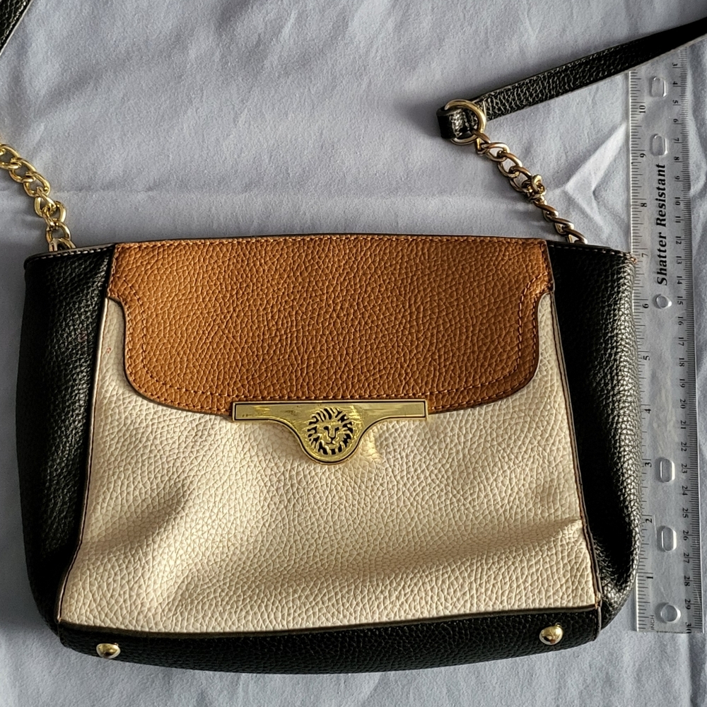 Elegant Black and Tan Women's Bag
